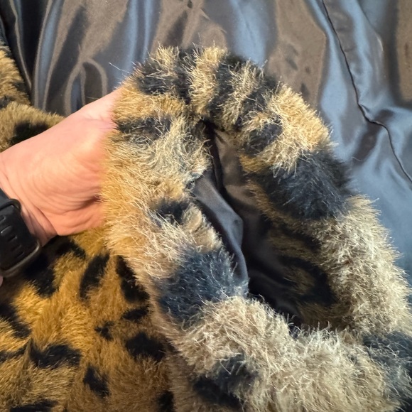 Luxurious VintageWomen's Leopard Faux Fur Teddy Jacket - Picture 9 of 13